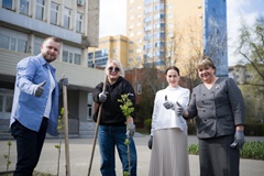 В сквере имени Николая Ватутина высадили сирени