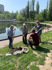 В сквере «У озера» появились новые растения