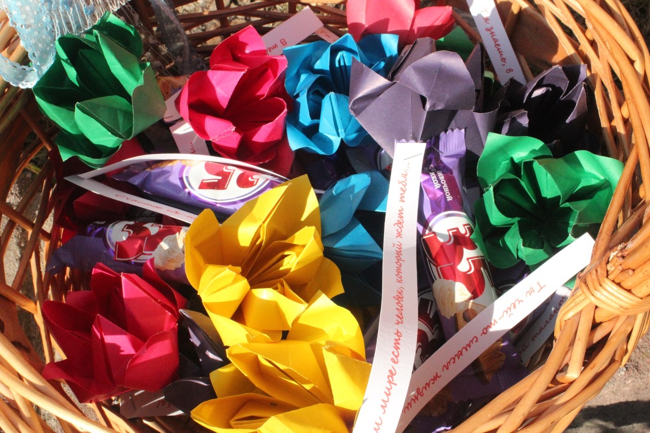 8-го марта посетительниц Воронежского центрального парка ждет «Корзина комплиментов»!  8-го марта посетительниц Воронежского центрального парка ждет «Корзина комплиментов»!