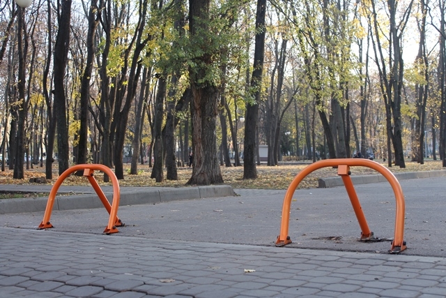 В парке "Орленок" установлены ограничители въезда В парке "Орленок" установлены ограничители въезда