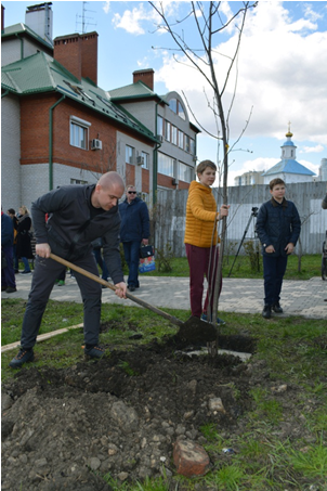 23 апреля в сквере «Олимпийцев» прошла экологическая акция  «Сажаю дерево под именем своим» 23 апреля в сквере «Олимпийцев» прошла экологическая акция  «Сажаю дерево под именем своим»