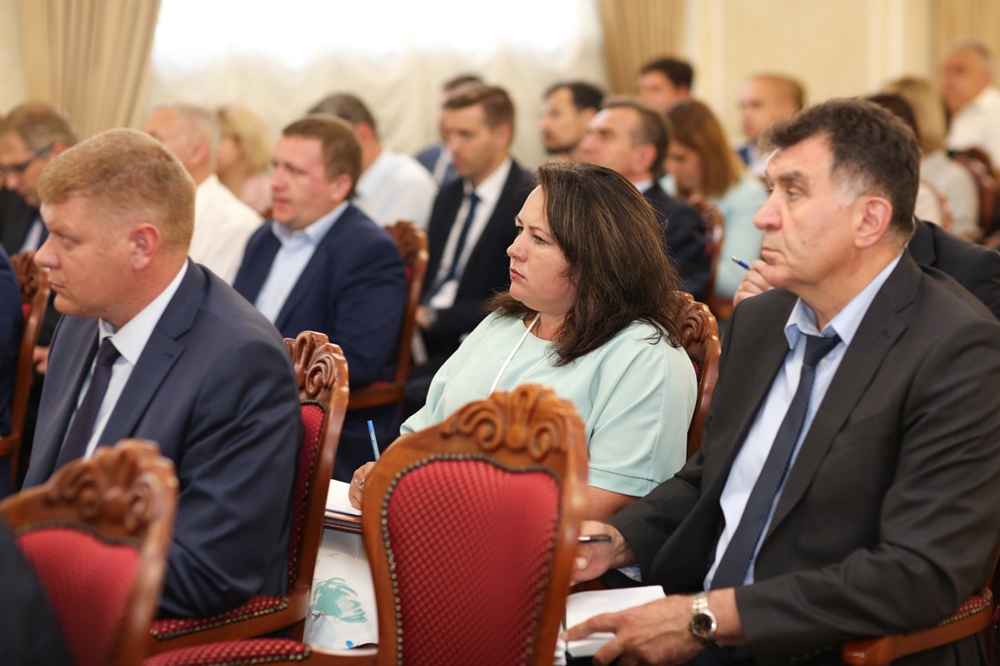 Вадим Кстенин: «Высадка многолетних растений позволит в будущем увеличить количество городских клумб»