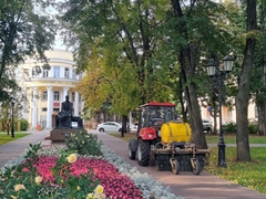 Осенние уходные работы начались в парках и скверах
