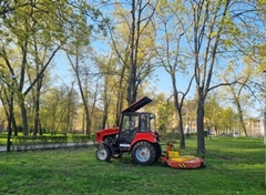 Проходят весенние работы по уходу за городскими парками и скверами