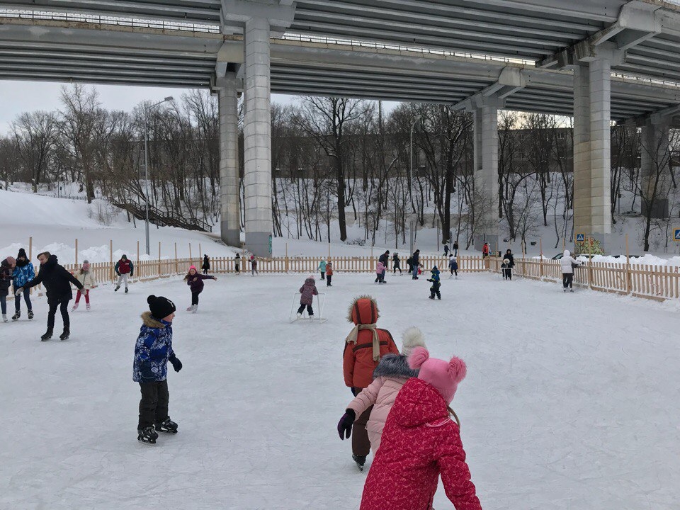 В парках продолжается работа катков В парках продолжается работа катков